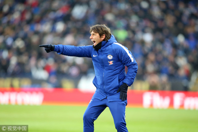 惊心动魄：球员斗志昂扬，全力争夺胜利的简单介绍